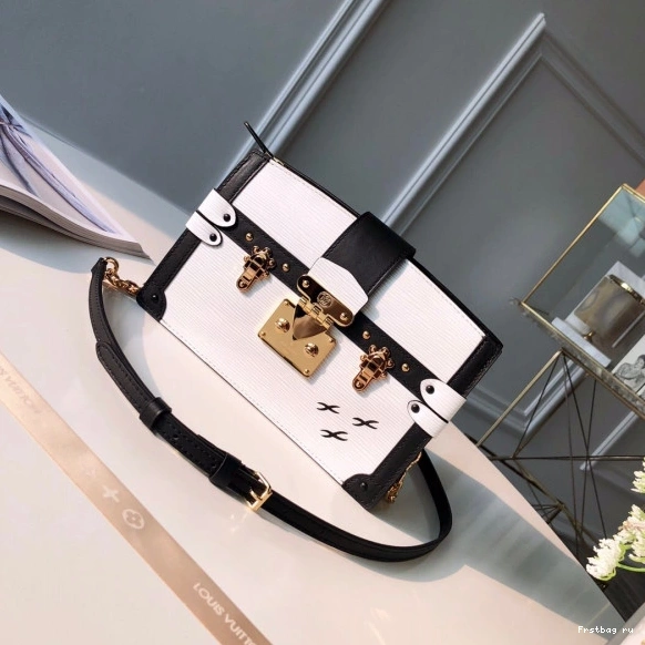 First bag ru Louis Vuitton CHANELUTCH TRUNK 0805